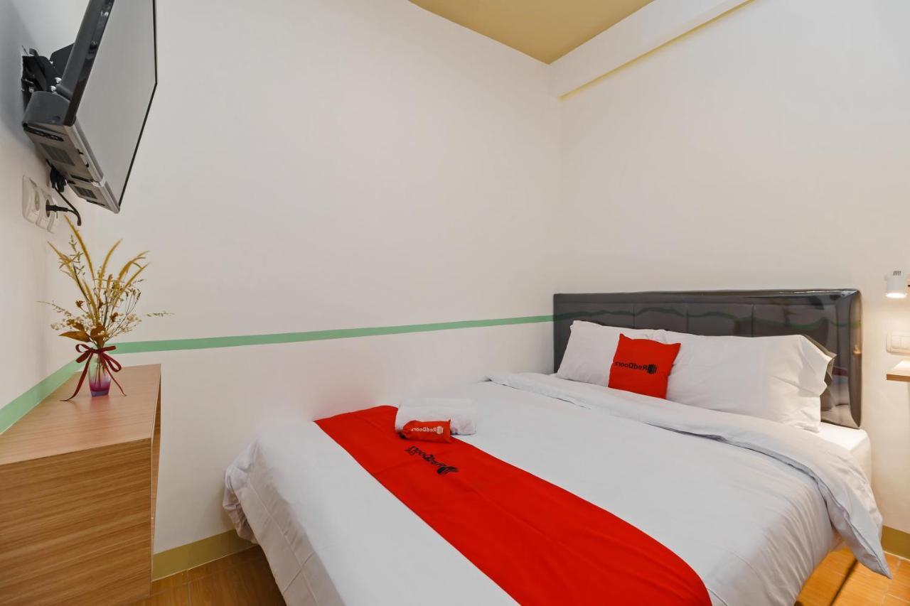 Hotel Reddoorz @ Taman Royal Tangerang Exteriér fotografie