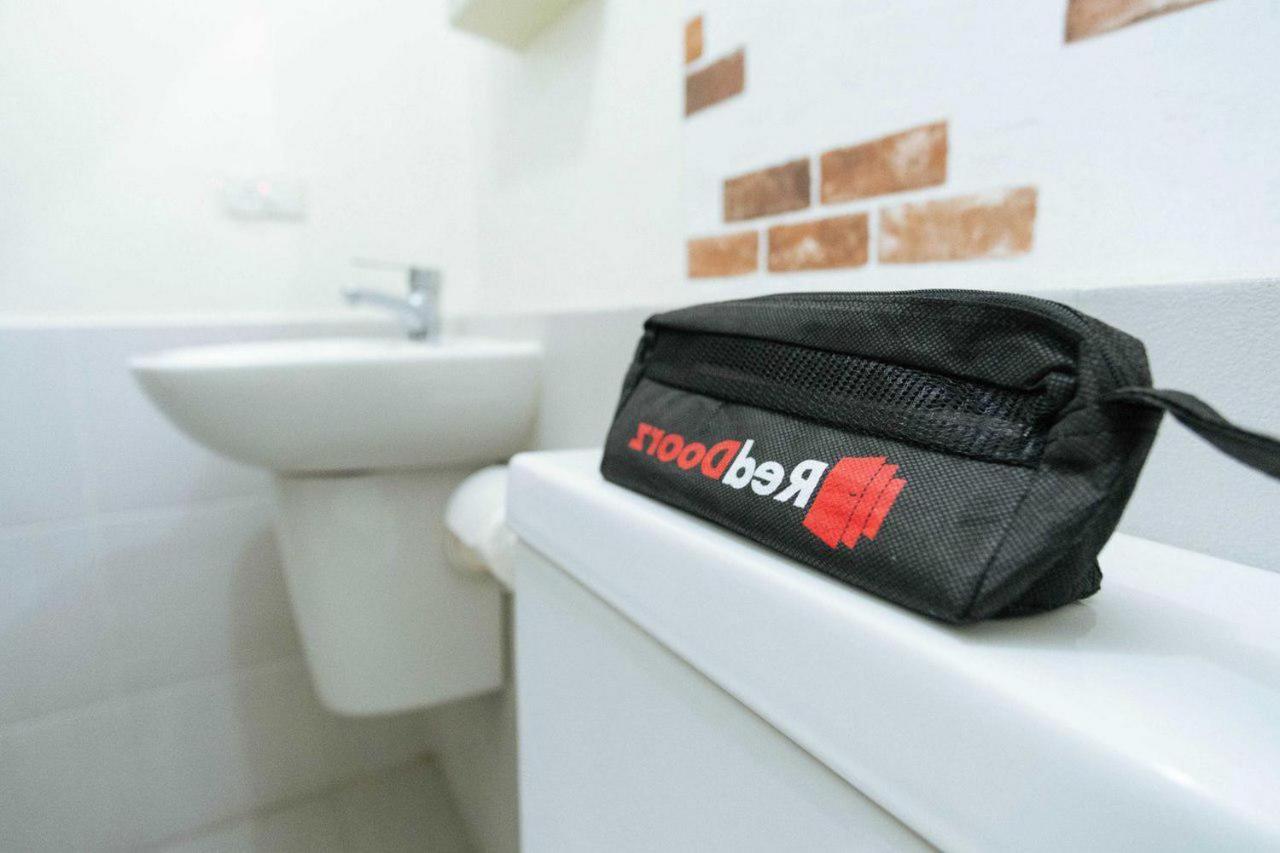 Hotel Reddoorz @ Taman Royal Tangerang Exteriér fotografie